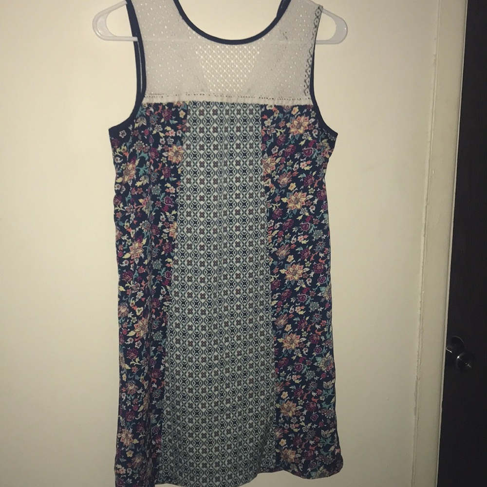 Medium dress floral pattern with white lace